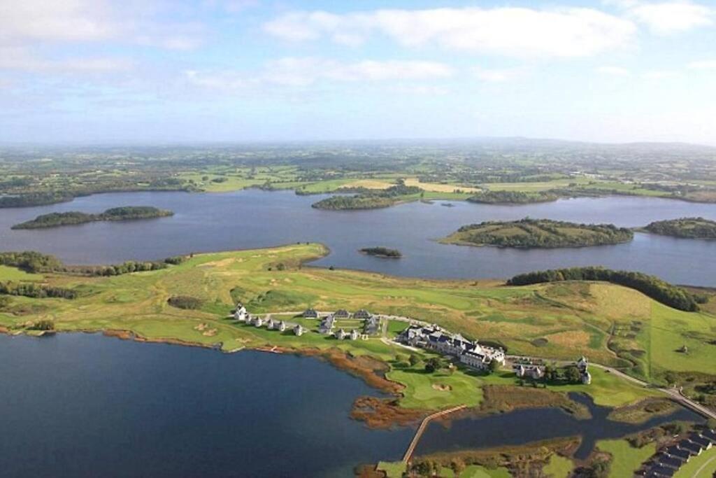 Dovecote Lodge On The 5 Star Lough Erne Resort Ballycassidy Extérieur photo